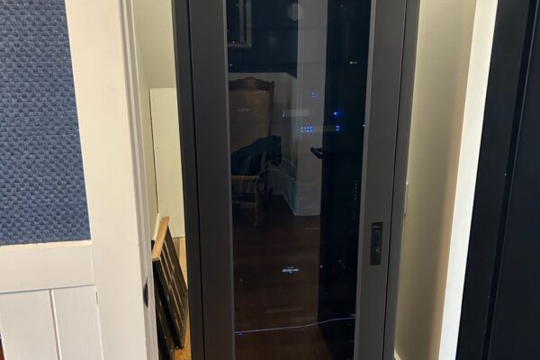 Equipment rack closed